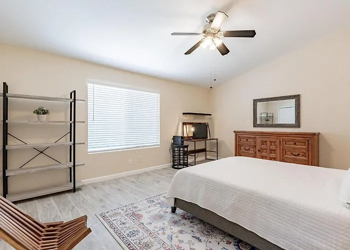 4-bedroom House In - Remodeled Retreat * Gilbert