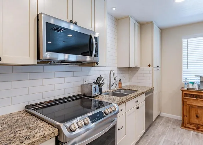 4-bedroom House In - Remodeled Retreat Holiday home Gilbert