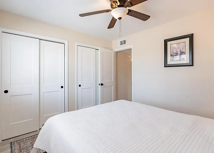 4-bedroom House In - Remodeled Retreat Holiday home