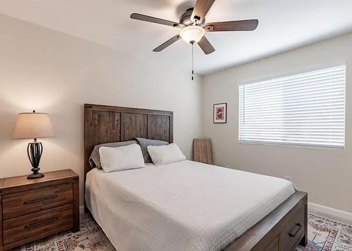 Holiday home 4-bedroom House In - Remodeled Retreat *
