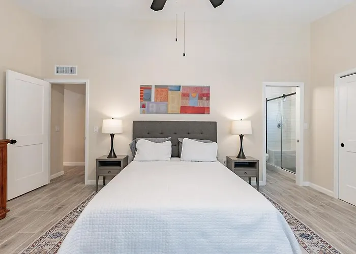 4-bedroom House In - Remodeled Retreat Holiday home