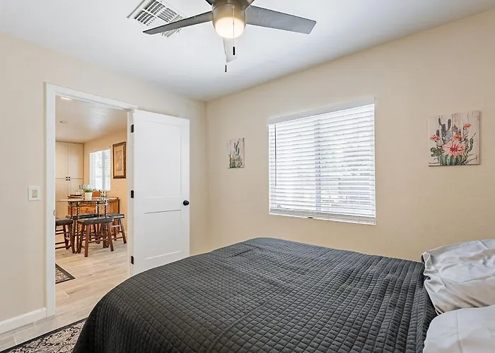 Holiday home 4-bedroom House In - Remodeled Retreat