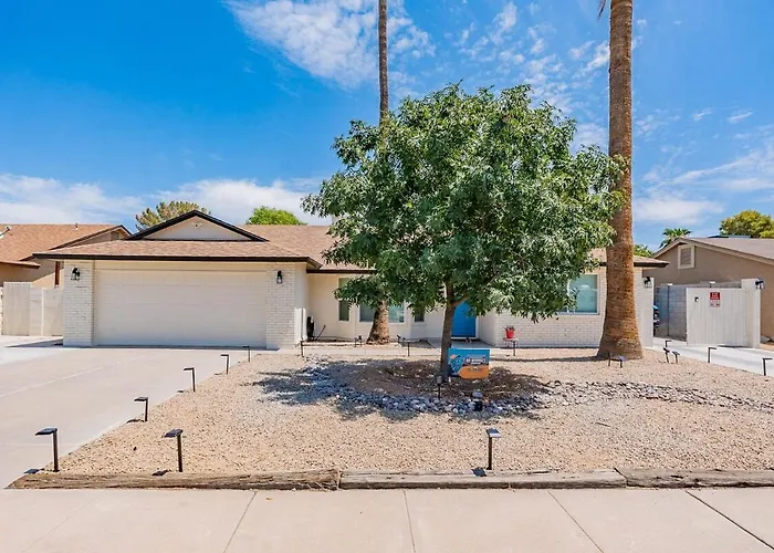 Holiday home 4-bedroom House In - Remodeled Retreat
