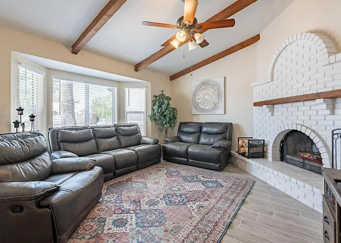 4-bedroom House In - Remodeled Retreat Holiday home *