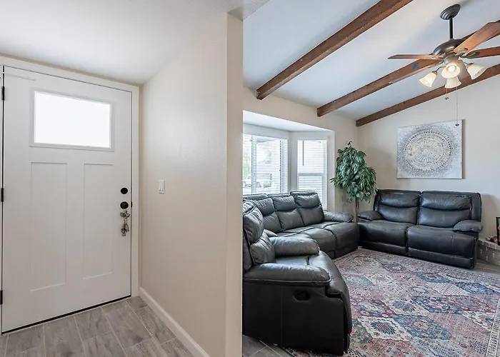 4-bedroom House In - Remodeled Retreat * Gilbert