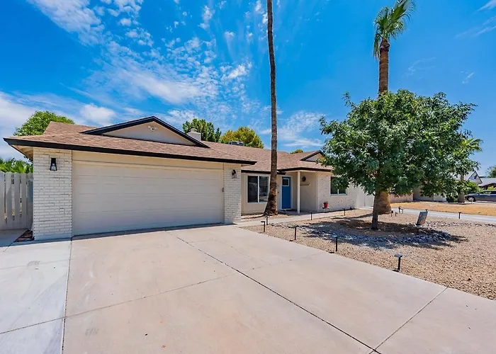 Holiday home 4-bedroom House In - Remodeled Retreat