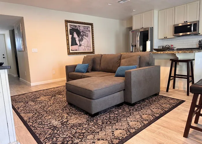 4-bedroom House In - Remodeled Retreat Holiday home